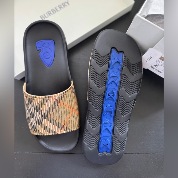 Burberry Men’s New Slides Sandals Beige & Black Check Dive Pool Slides Size 42 - Picture 1 of 14